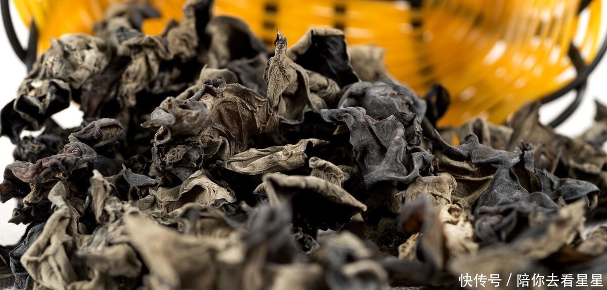 泡发木耳最忌直接用水泡,教你正确方法,木耳又大又软还干净!