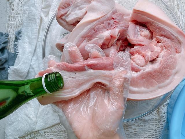 几十年的酱油肉配方,4个技巧,咸度适中,色泽红亮比腊肉更好吃