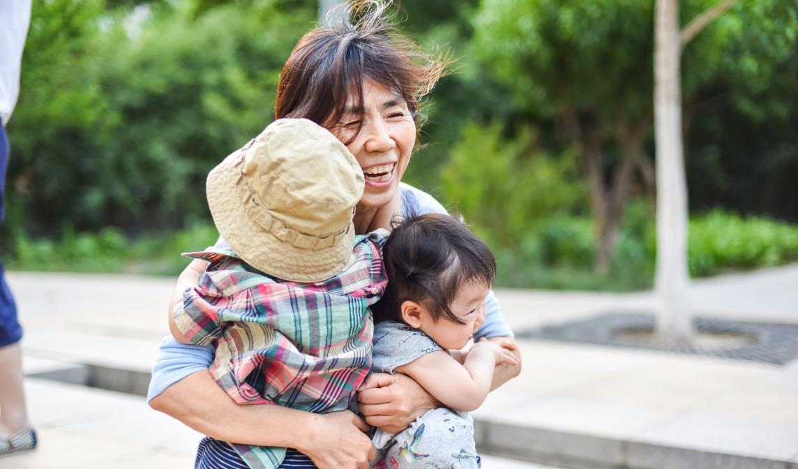 孩子|外婆外公爷爷奶奶,孩子更亲谁?大数据调查排序出来了,有点意外