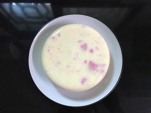 芝士|牛奶新吃法，倒锅里筷子搅一搅，冰凉Q弹，比淇淋简单还好吃