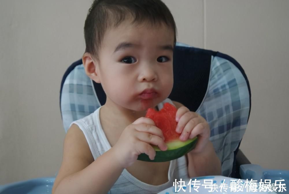 辣条|孩子在被“催熟”零食影响，这些零食上了“黑名单”，家长要注意