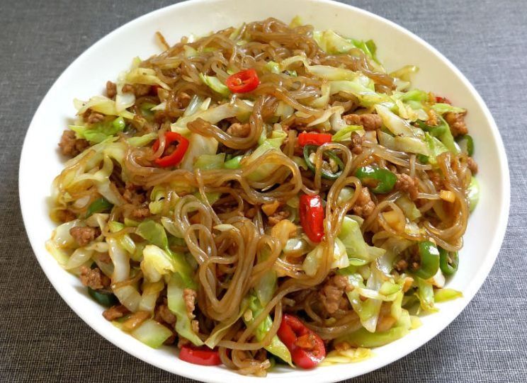 ?粉条直接下锅炒，难怪不好吃！教你一个妙招，不坨不粘锅味道香