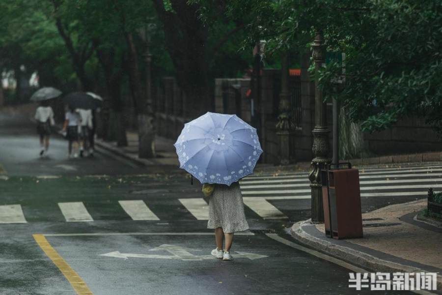 雨中漫步八大关