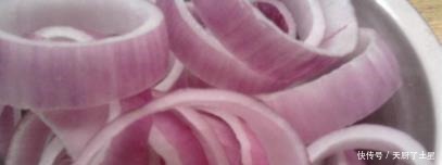 都是洋葱,紫皮和白皮有啥区别原来营养口感都不同!