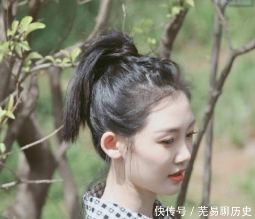 《奔跑吧》路透生图来袭,baby穿娃娃领明艳动人,郑恺搭公交甜蜜追妻