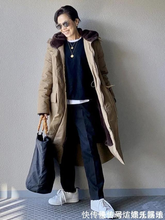 牛仔裤 身高153,年龄58岁又怎样?她靠利落穿搭圈粉无数,好会穿