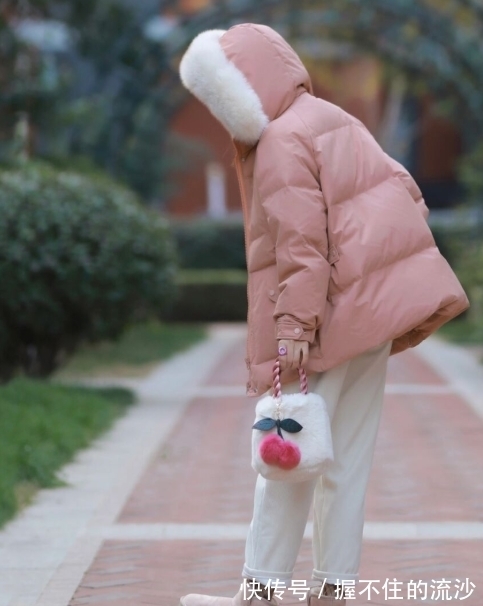 博主 “小白裤”该怎么穿?看完这些搭配就懂了,简约日常不挑人