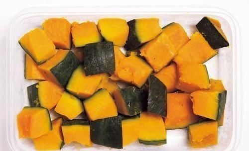 南瓜别再做南瓜饼了，这样做非常的好吃，一次2盘不够吃