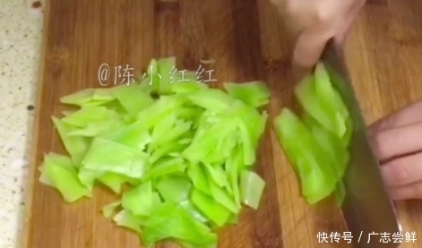 莴笋肉片家常做法，简单好吃，滑嫩鲜香很下饭