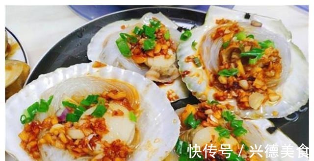 孩子满月爸妈来探望，我特意下厨做了一桌菜，他们都夸我嫁对了！