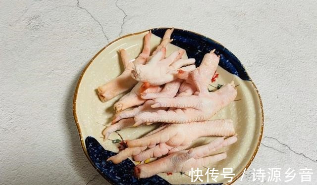 鸡爪这么做最好吃,麻辣鲜香,下酒下饭两相宜!