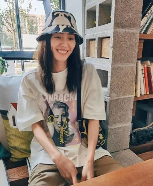搭配|微胖的女人穿T恤,牢记“3原则2思路”,才不会显臃肿还没品味