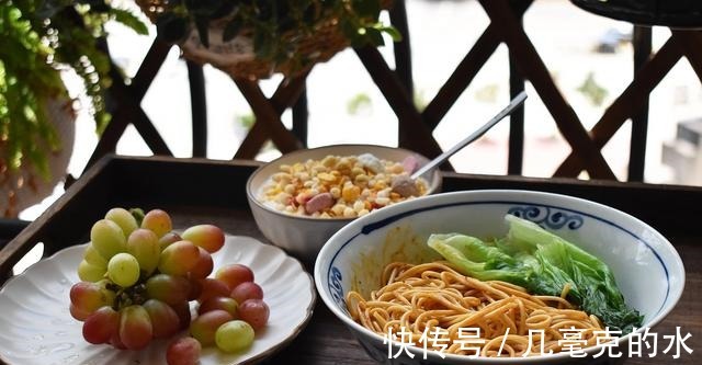 芝麻酱|一个人的午餐这样做简单省事，8分钟就做好，花钱少营养又美味！