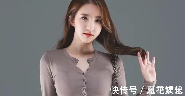 搭配 美女紧身长袖搭配经典搭配,尽显凹凸好身材