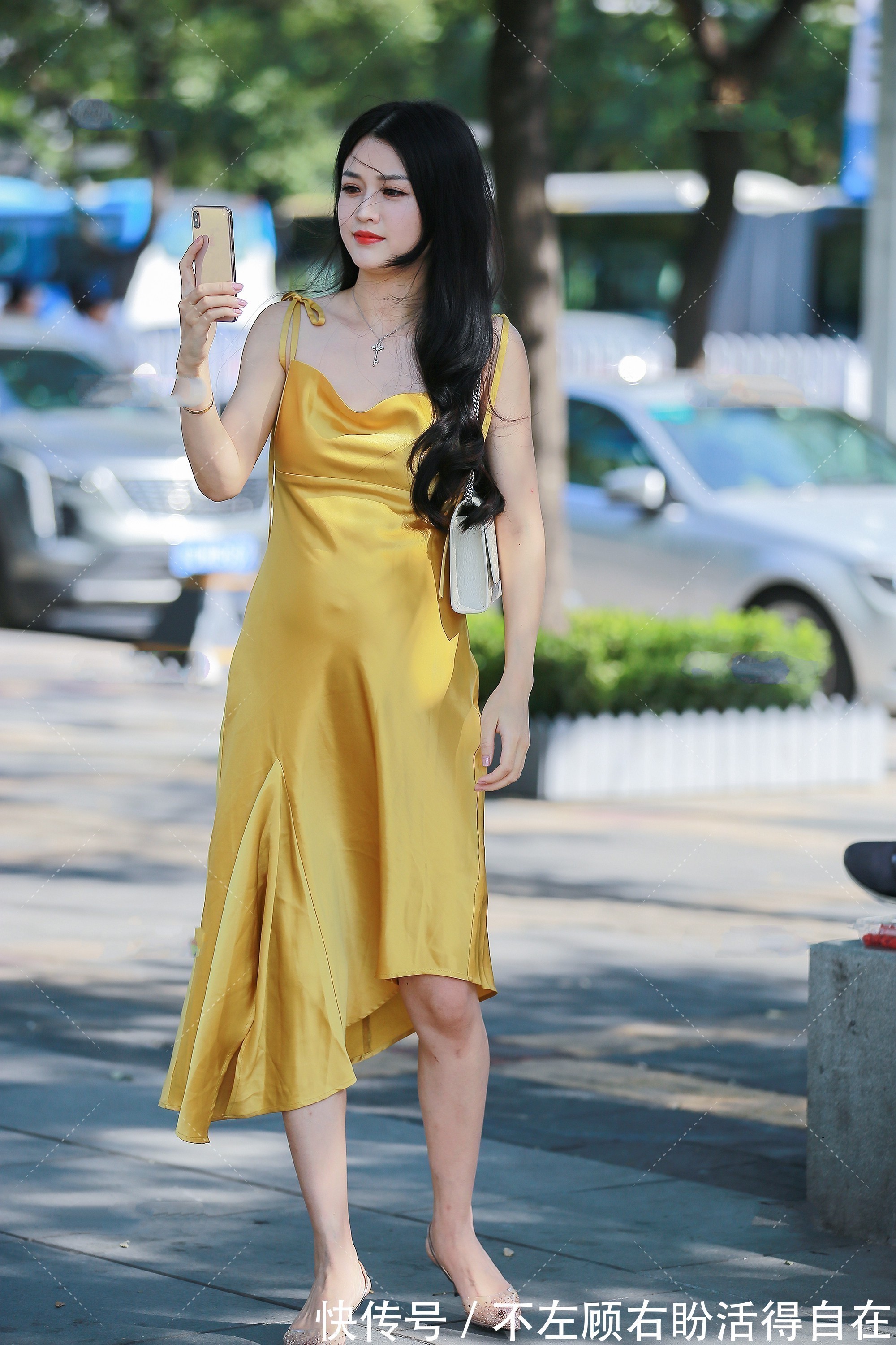 气质 连衣裙穿上很显气质, 黄色连衣裙显得皮肤白到发光