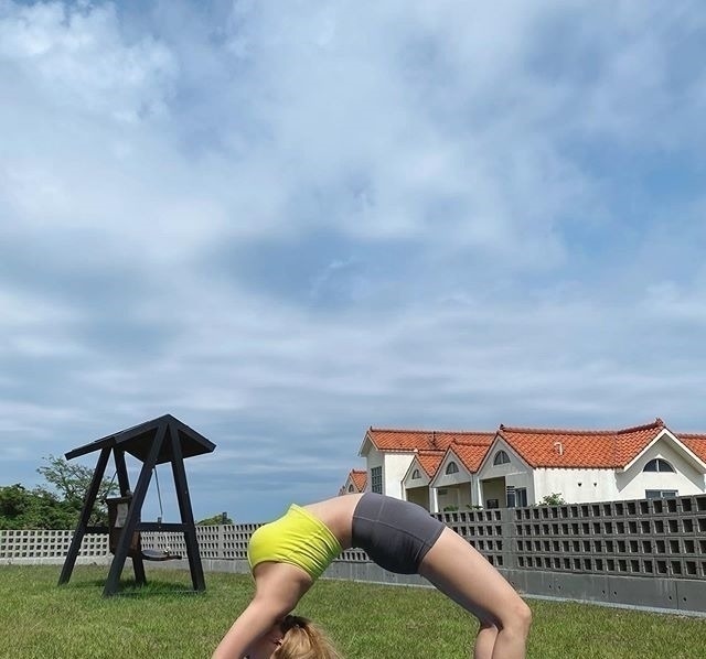 运动|毫无基础的人如何练瑜伽力量增肌与体能训练同步,协调是关键