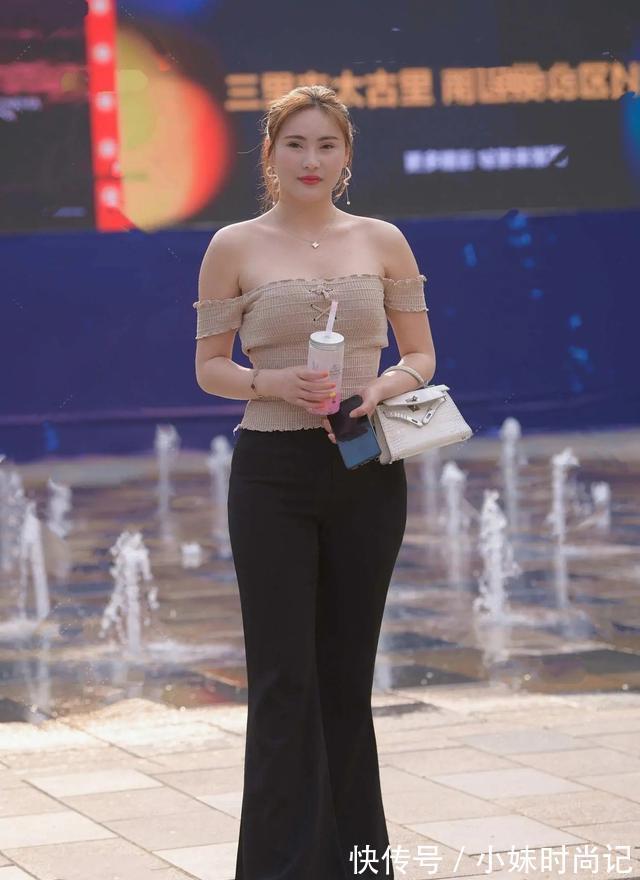 高跟鞋|时尚街拍:“膀大腰圆”如何穿搭?利用“褶皱裙”的优势,化解了自身烦恼!