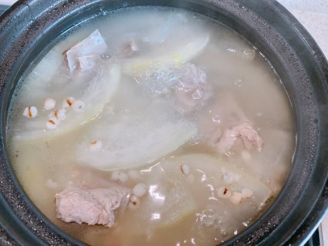 清洗干净|秋天最适合喝这碗汤,清淡不油腻,营养丰富又好喝,祛湿降火润燥