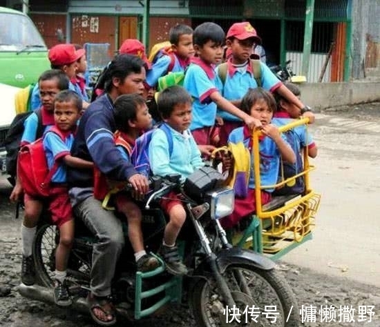 |搞笑图片幽默段子笑话:大哥你的儿子可真会玩哦,跟你学的么?