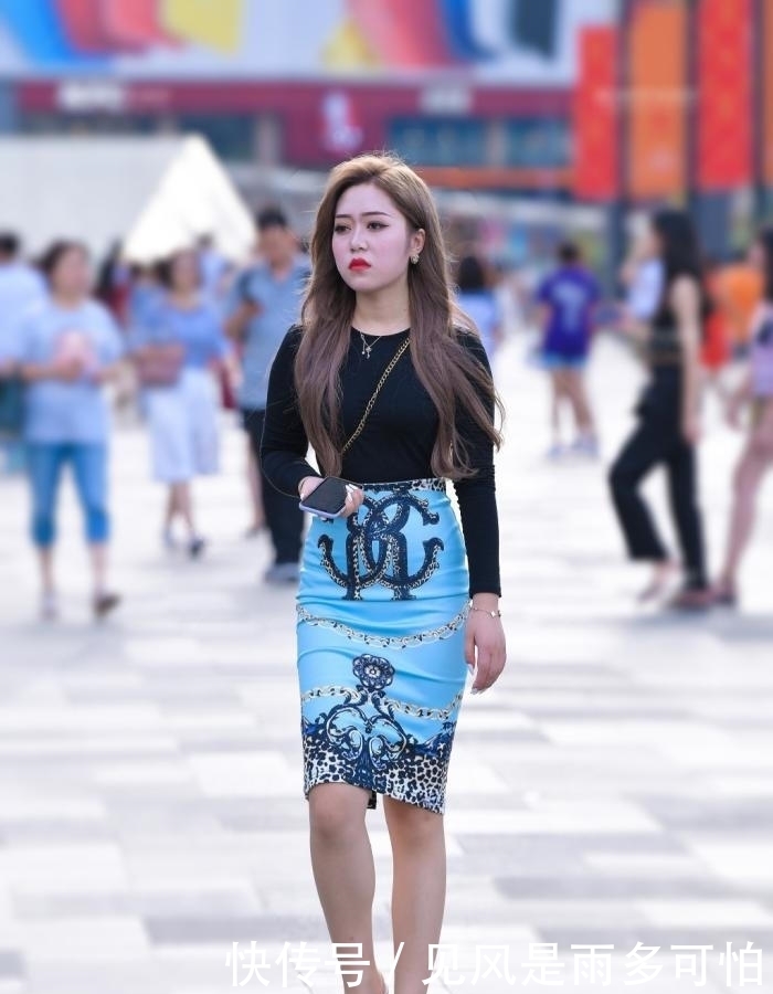 小姐姐这身包臀裙,美到骨子里