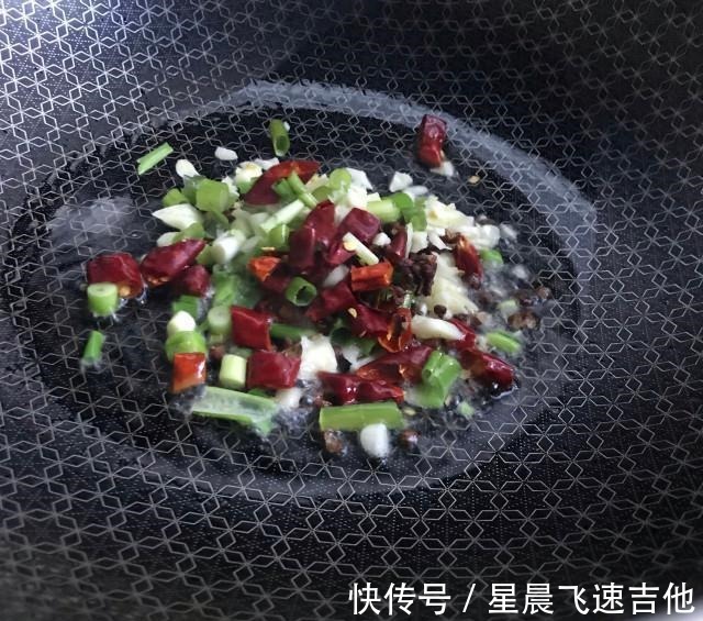 红辣椒|快炒娃娃菜，美美的低脂菜，好吃无负担！