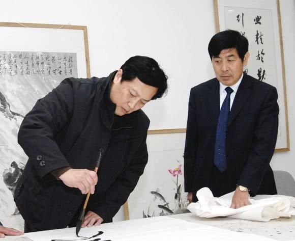 笔墨&唐国强书法进步明显,价格高达8万一平尺,笔墨骨力柔软变化大