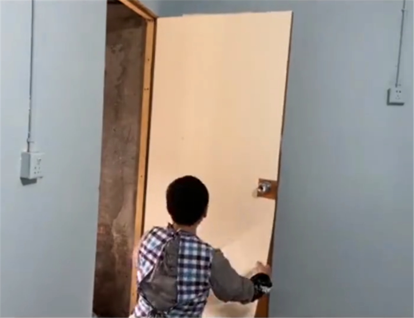 厂房|成都老公为妻女改造废弃厂房宿舍，15㎡空间，千元改造成温馨的家