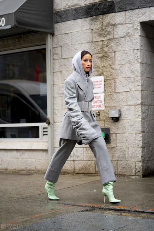 减龄|冬天里藏肉又时髦的穿搭,一定是“阔腿裤+短靴”,洋气还减龄