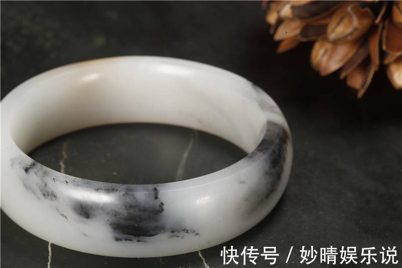 和田玉 最强硬通货!手镯是这么定价的!看完再也不怕买吃亏!