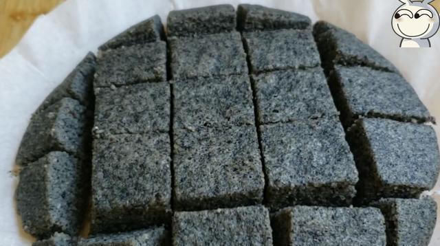 山药又出新吃法,加一把芝麻,简单一做,松软香甜,孩子抢着吃