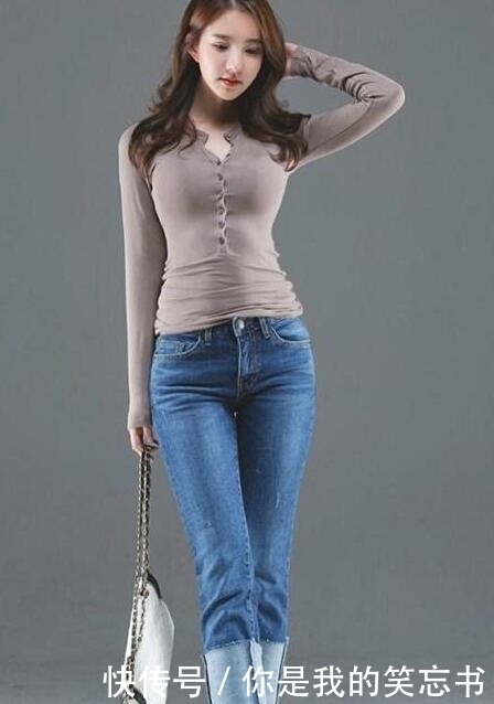 美女|街拍:个性时尚的美女,走心搭配清爽自然很怡人!