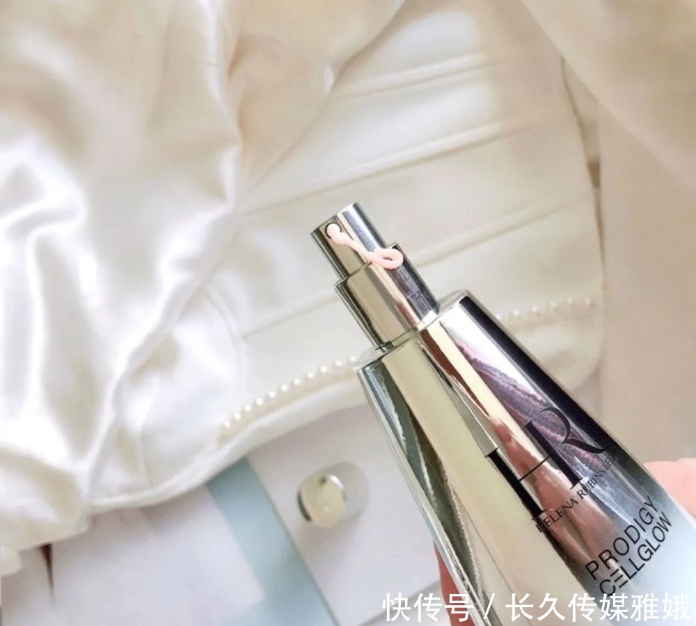 她给粉丝推荐几十块钱的平价产品，浴室里用的却是万元面霜？