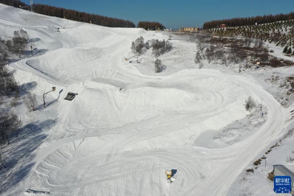 安装|河北张家口：云顶滑雪公园赛道塑型忙