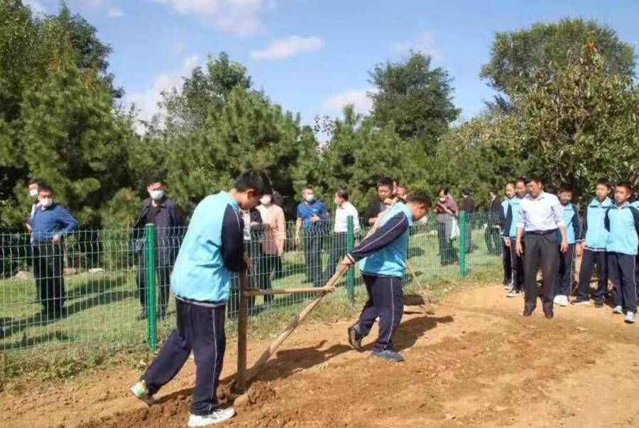 体育局|威海市召开中小学劳动教育现场会