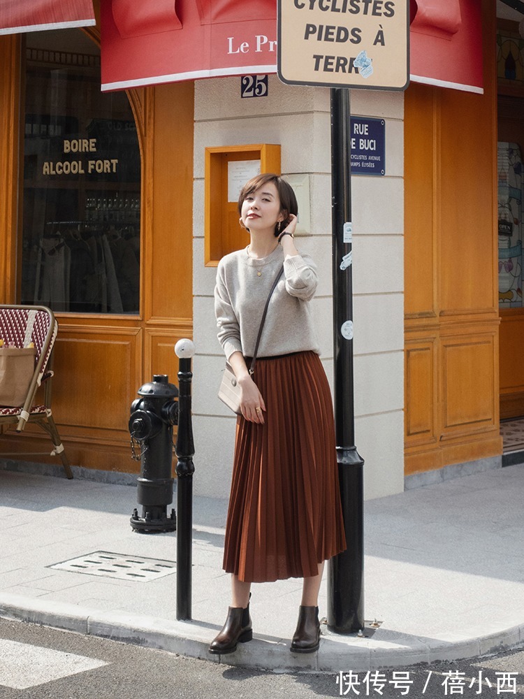 百褶半身裙|奔三奔四的女性少穿牛仔裤,试试这几条半身裙,高级优雅还显腿长