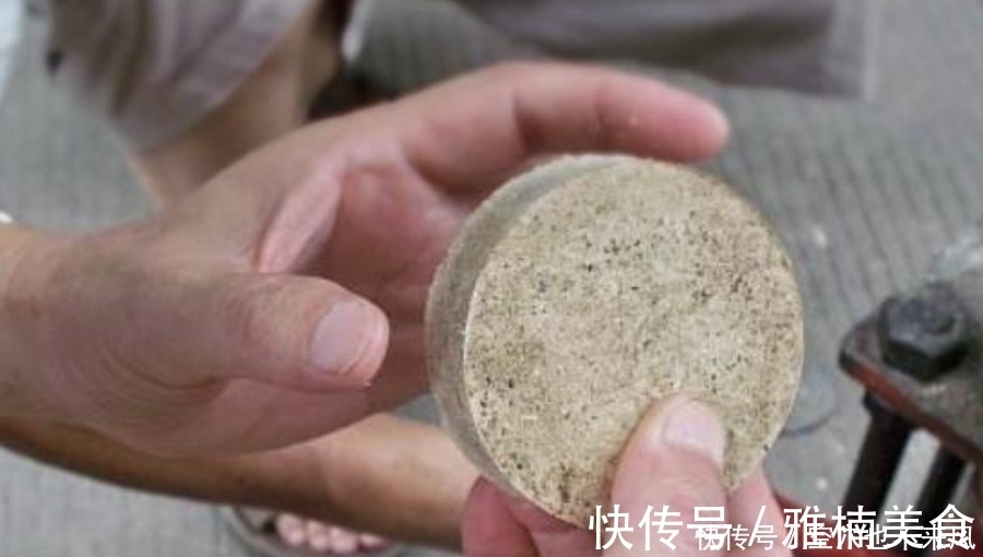冬钓时，唯独这3种窝料才最实用，简单又省事，大鲫鱼一诱一大群