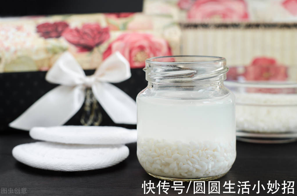 清洗床单时,在水里倒一碗,多脏的床单也能干净如新,省事又方便