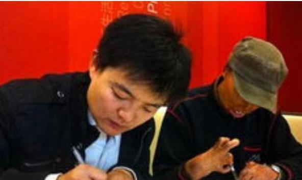 文化&残疾乞丐在地上胡乱涂鸦,却被方正公司看中50万买走,如今怎样了