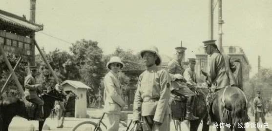 拍照|百年前一组老照片曝光于世,原来清朝人也这么爱耍帅,拍照摆的姿势太好笑了