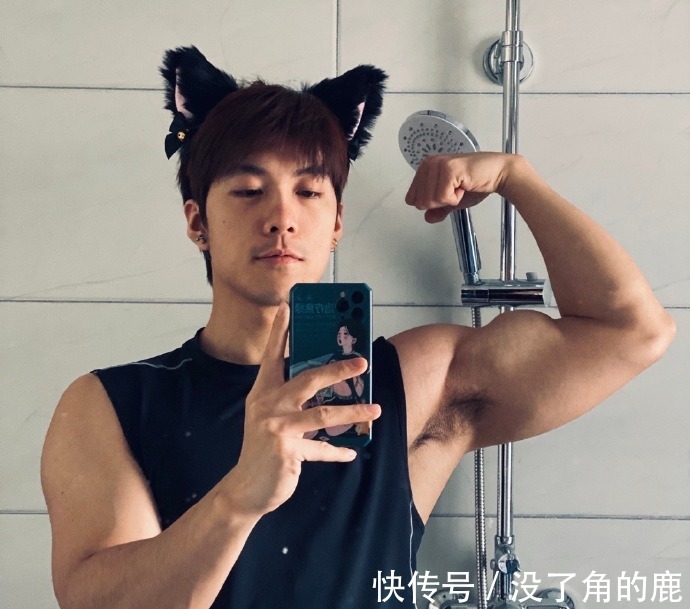 麒麟臂|爱健身的90后,胸肌发达麒麟臂健壮,在健身房常丢衣服!