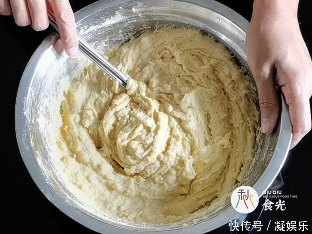 玉米面发糕不粘不塌陷、香甜松软有技巧,手不沾面筷子1搅就做好