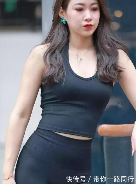 时尚 简约舒适的运动风推荐,黑色吊带背心搭配瑜伽裤,时尚又洋气!