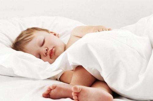 耳光|宝宝出生后笑得可爱，医生反手扇两个耳光，宝妈得知原因连忙道谢