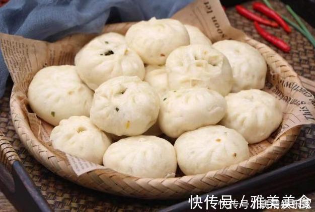韭菜鸡蛋包包子试试这种小笼包,冷了也不会发硬