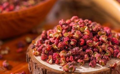 鸡汤|炖鸡最忌讳“这3种调料”,要是不小心加错,鸡汤不鲜,腥味还重