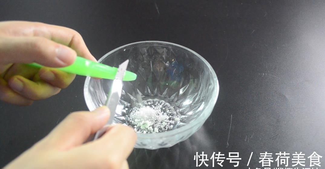 每次洗衣服时倒一点它, 衣服不管有多脏, 洗完后跟新的一样干净