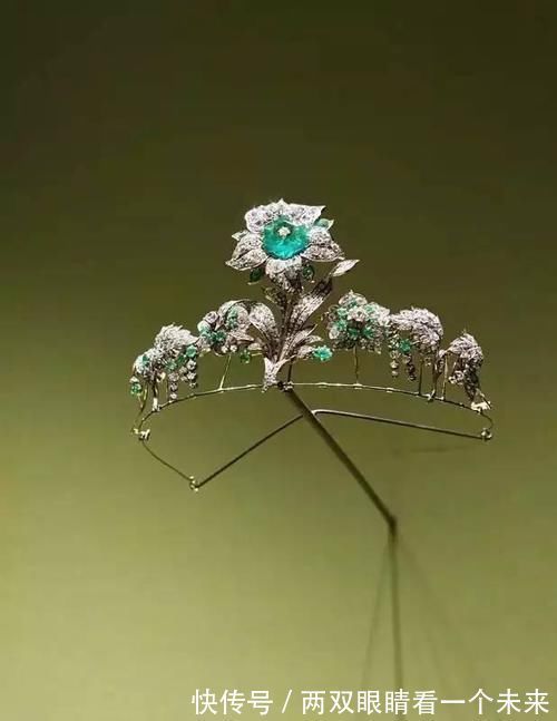 酒红色!欧洲皇室珍藏的惊艳王冠,造型独特有韵味,每一顶都美得令人窒息