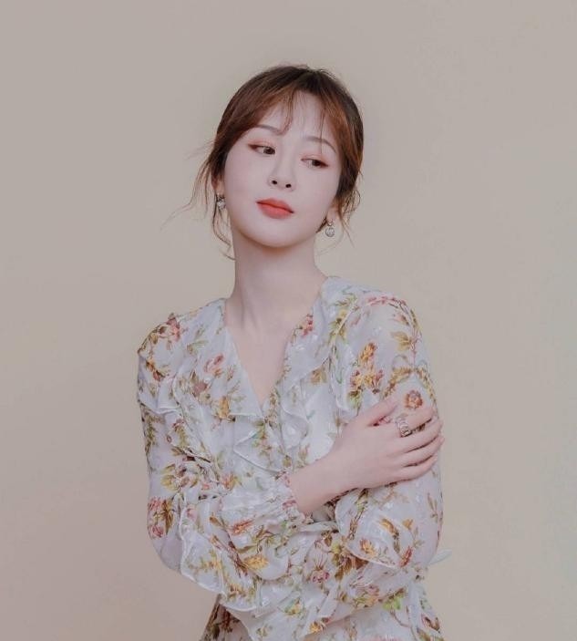 脸部 别再披头散发了！这4款“发型”才够美够撩人，总有一款适合你