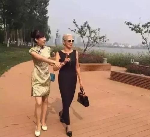 女神|75岁中国瑜伽“女神”,练瑜伽15年,精神饱满,身体硬朗