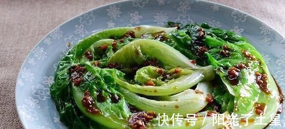 豆瓣酱|美食推荐香菇鸡翅，蒜蓉油淋生菜，培根松仁菠菜饭的做法！